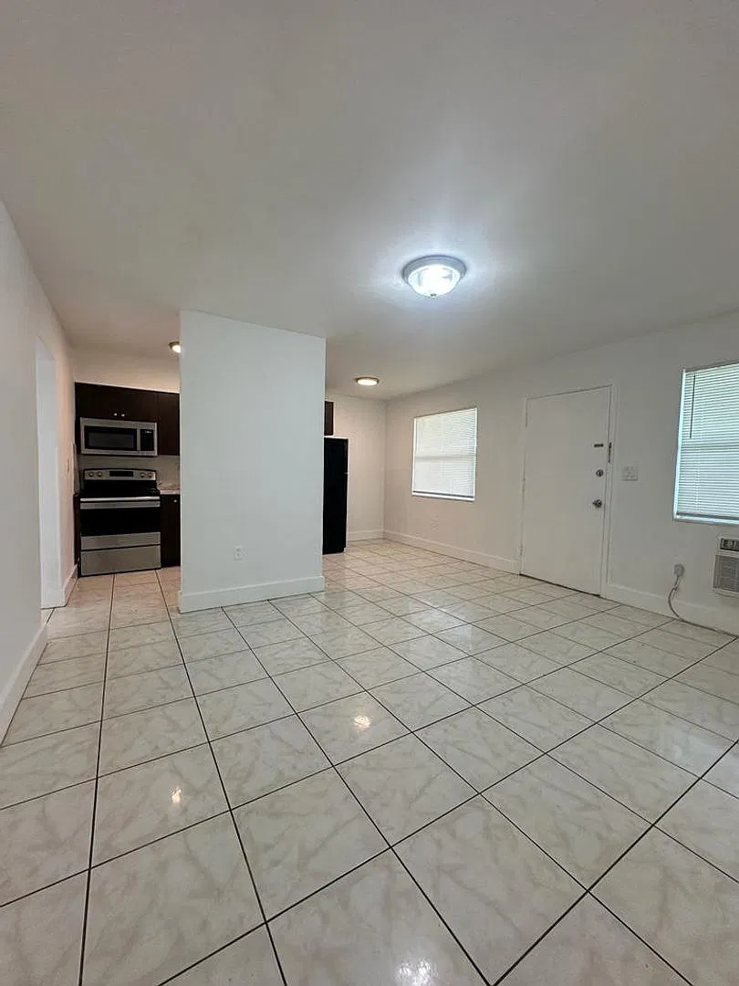 Welcome to Our Charming 2-Bedroom and 1-Bathroom Aparments — Photo 3