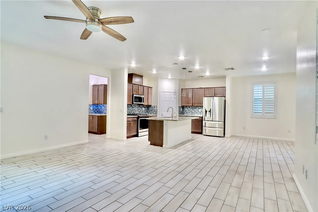 3 bed, 2.5 bath, 2036 sqft, $2,290 — Photo 4