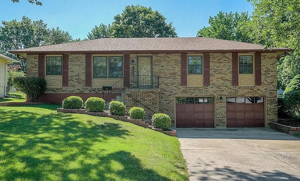 4005 S Bedford Ave, Independence, MO 64055 | Zillow
