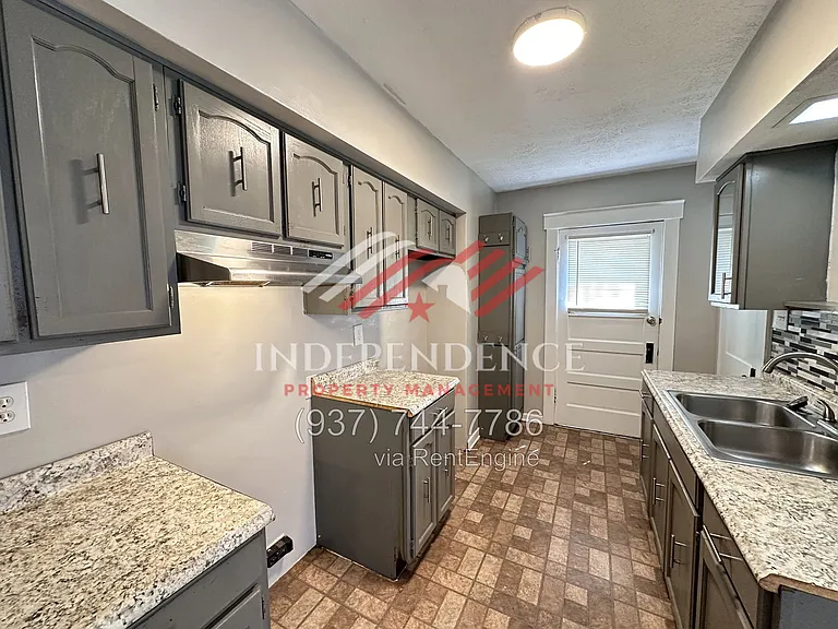 2720 Dwight Ave — Photo 11