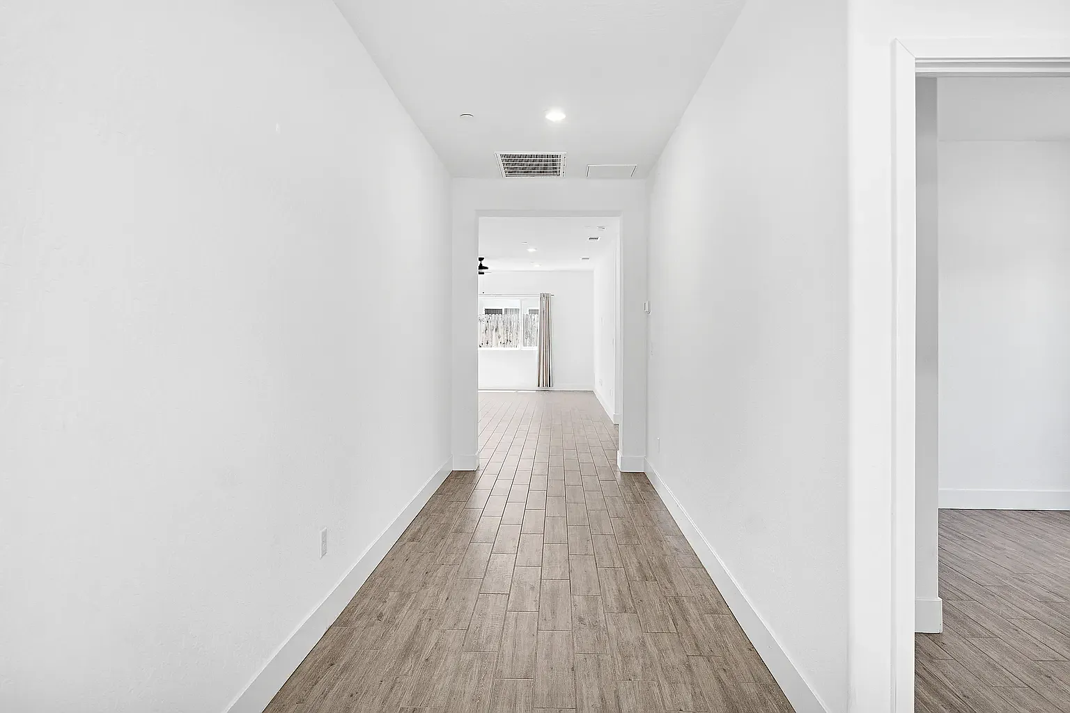 3 bed, 1635 sqft, $2,650 — Photo 3