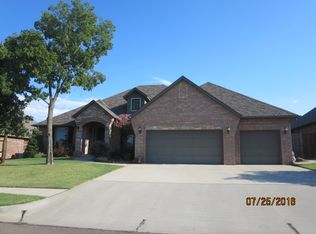 541 Conquistador Ct, Edmond, OK 73025