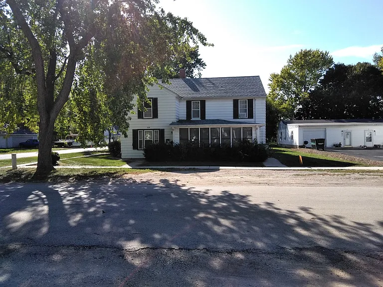 220 S Hugh St — Photo 5