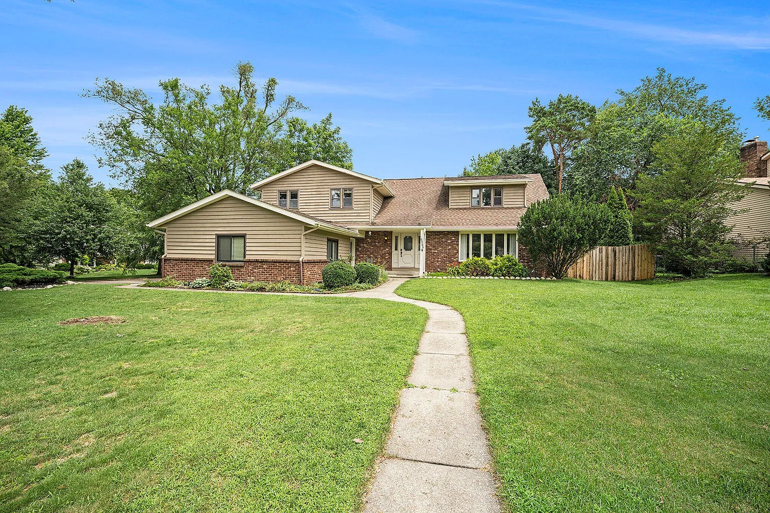 4 bed, 4108 sqft, $2,875 — Photo 2