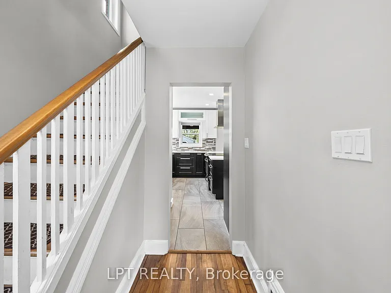 126 Blackburn Ave — Photo 6