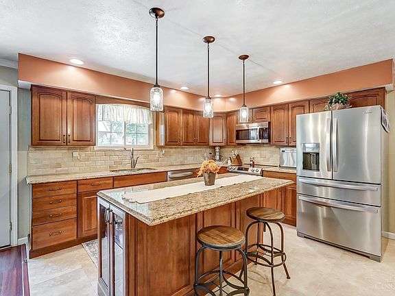 5th image of 8222 Lakeshore Dr