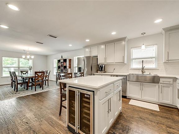 3rd image of 6243 Monticello Ave
