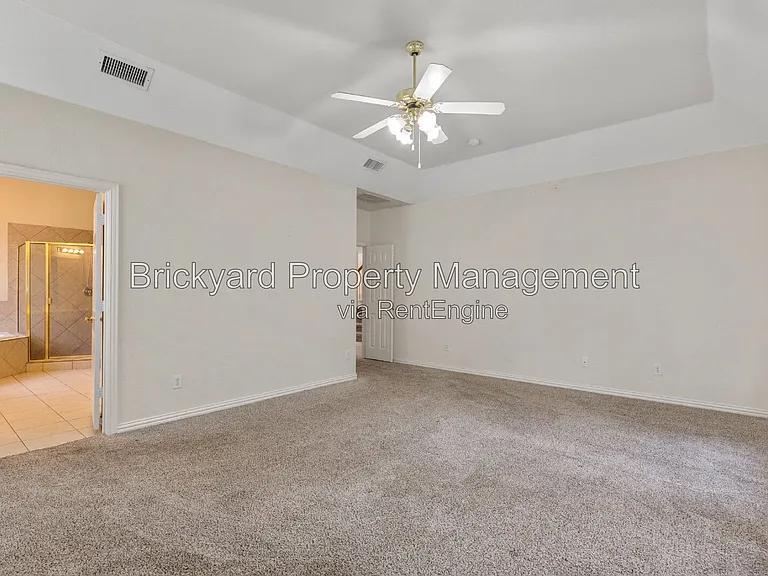 4409 Mitchell Ln — Photo 12