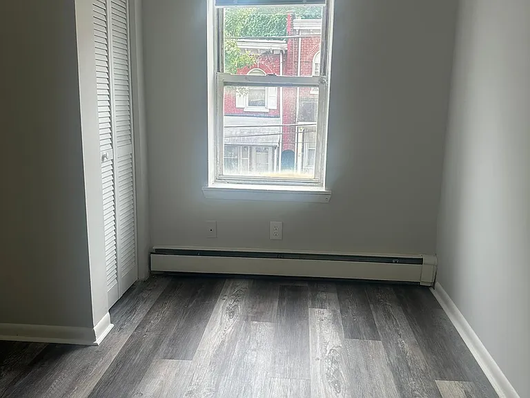 823 W 6th St #2 — Photo 11
