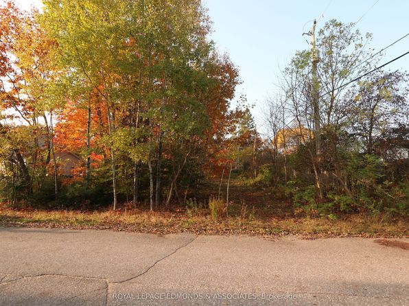 2 Banting Dr, Deep River, ON K0J 1P0