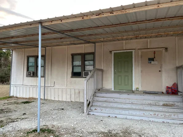 300 County Road 4902, Trenton, TX 75490