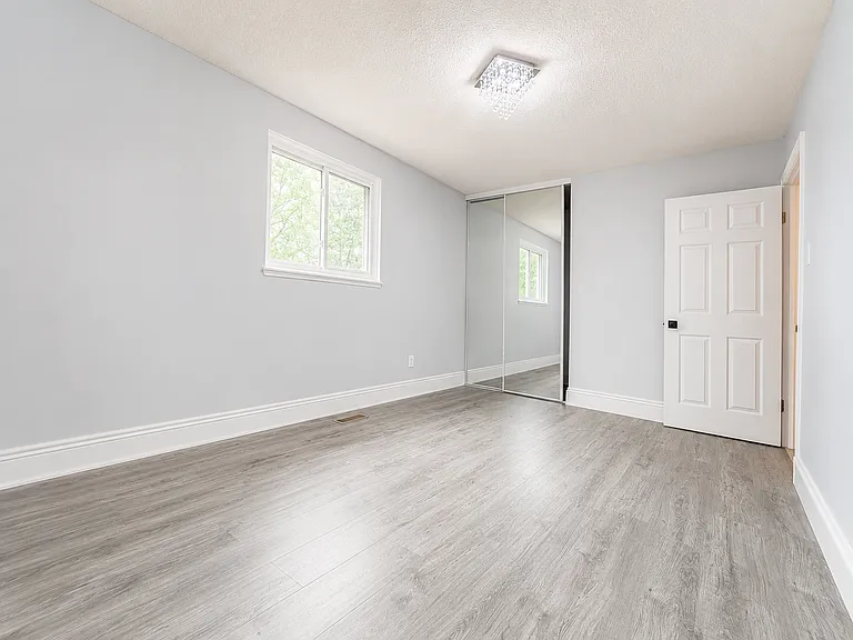 70 Jill Cres — Photo 15