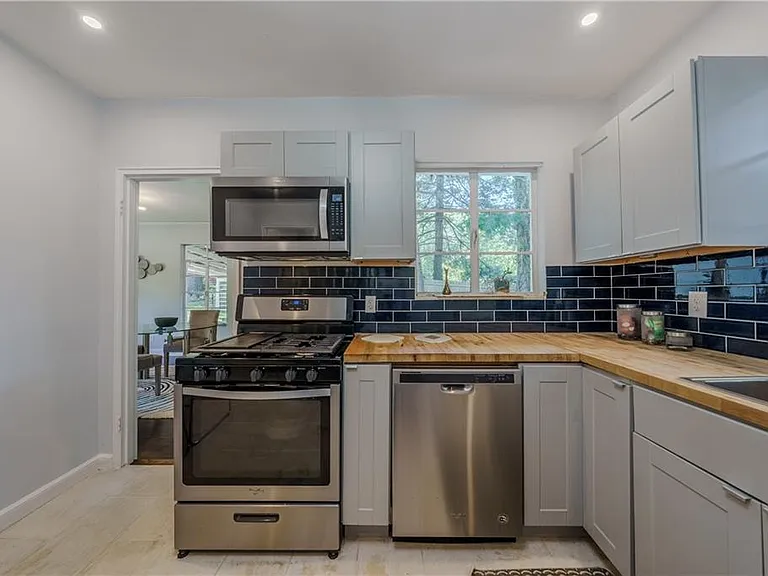 1920 W Forrest Ave — Photo 10