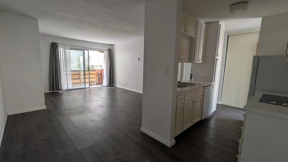 Building Photo - 1433 Thomas Ave #44