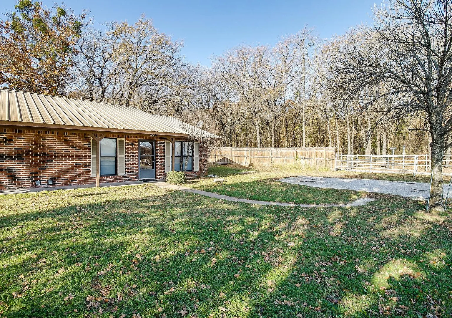 One Side of Very Nice Duplex West Granbury- 2 Bed, 2 Bath- 76049 — Photo 3