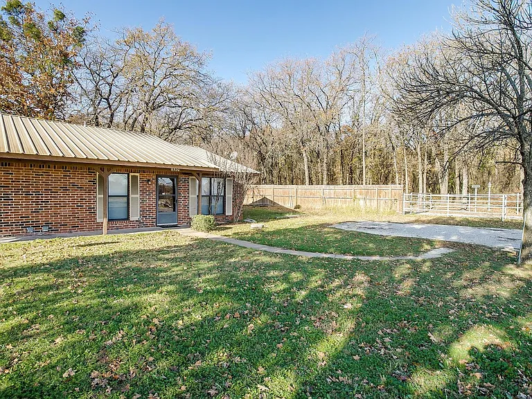 6530 Fall Creek Hwy — Photo 3