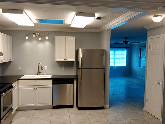 3rd image of 2405 Sanford Ave