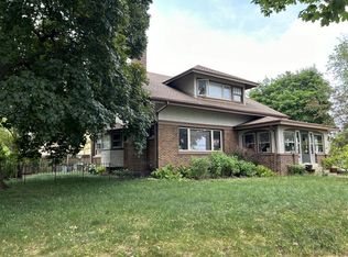 4704 W Woodlawn Ct, Milwaukee, WI 53208