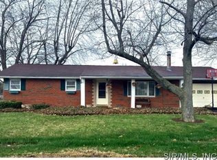 24 Rosewood Dr, Maryville, IL