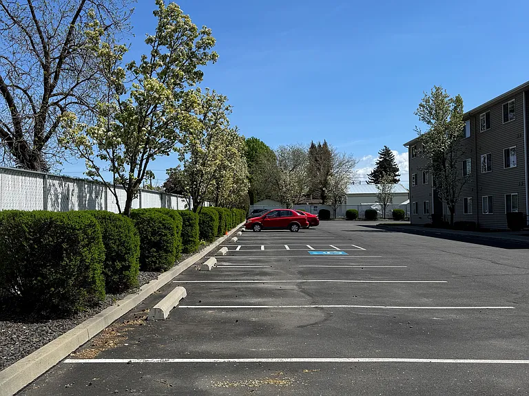 Four Oaks Tenant Parking