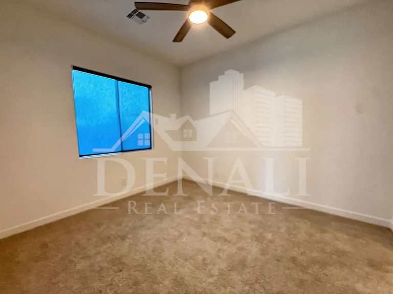 1447 E Flower St — Photo 23