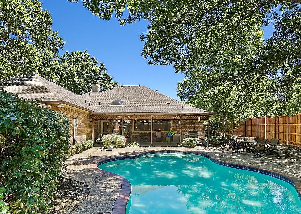 1st image of 318 Spanish Moss Dr