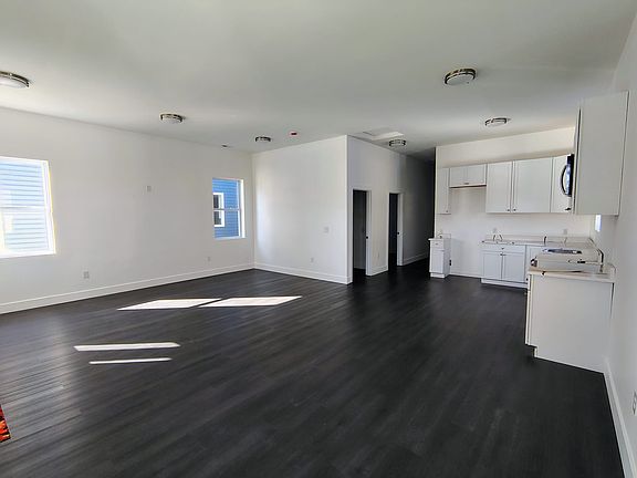 3rd image of 3018 Station St #B