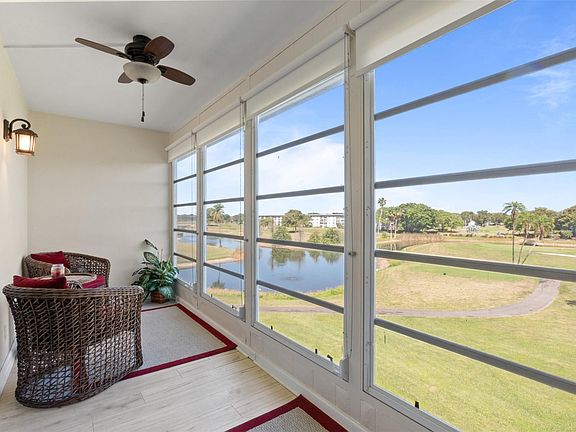 5th image of 4701 Martinique Drive #E4