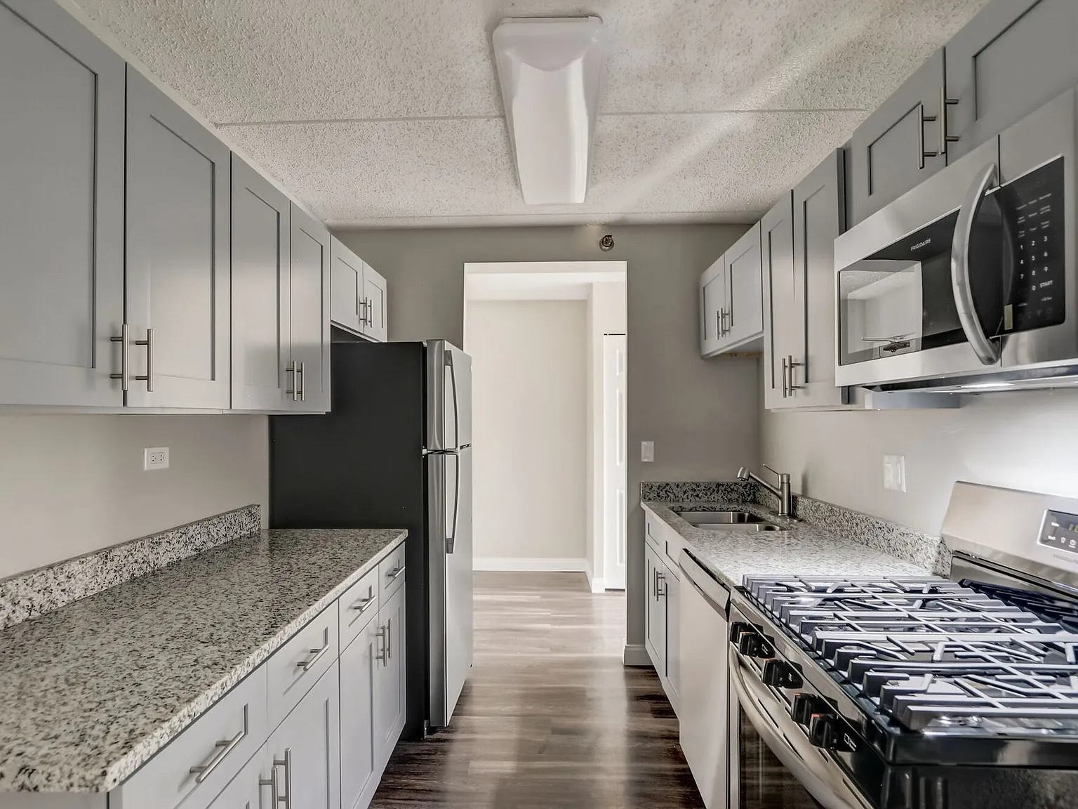 Bartlett Court Apartments — Photo 3