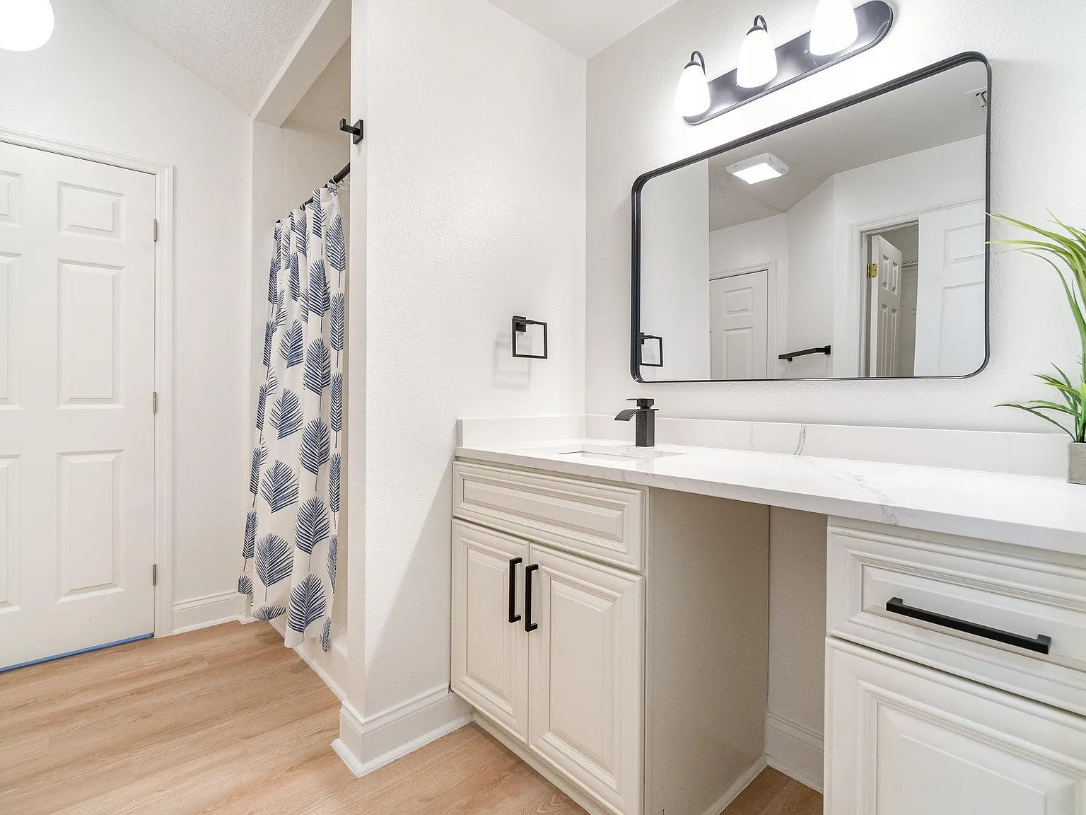 4 bed, 2.0 bath, 1677 sqft, $836 — Photo 3
