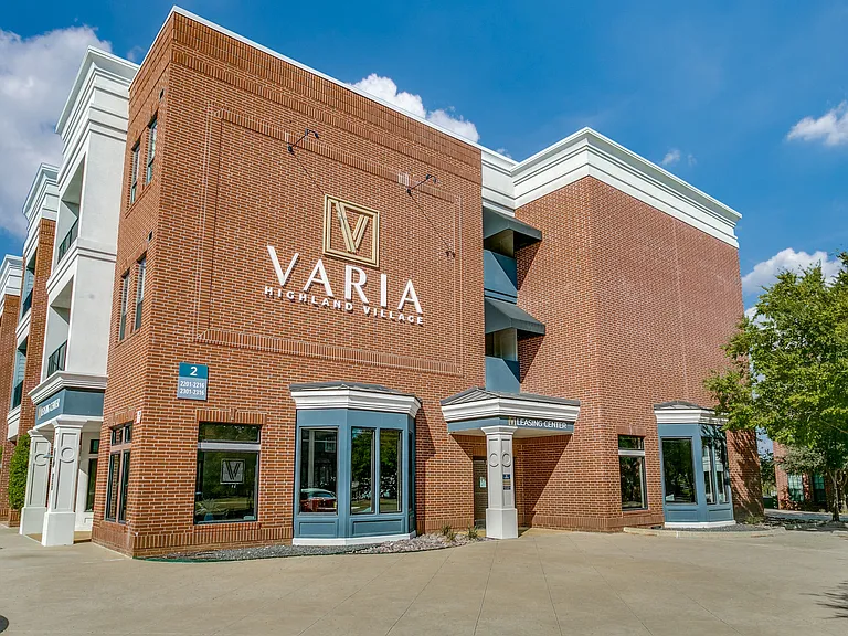 Varia at Highland Village — Photo 38