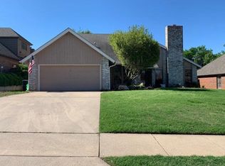 2032 Lemon Tree Ln, Ponca City, OK 74604