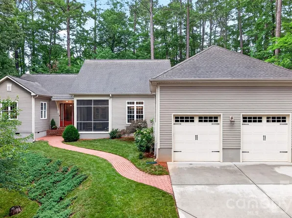 2932 Oakdale Rd, Charlotte, NC 28216