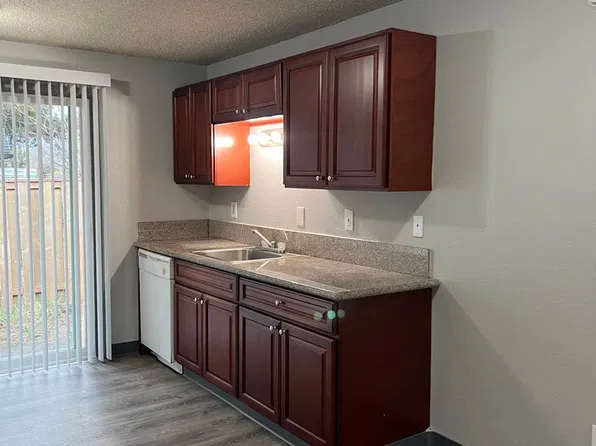 Country Rambler, 720 SE 187th Ave #112, Portland, OR 97233