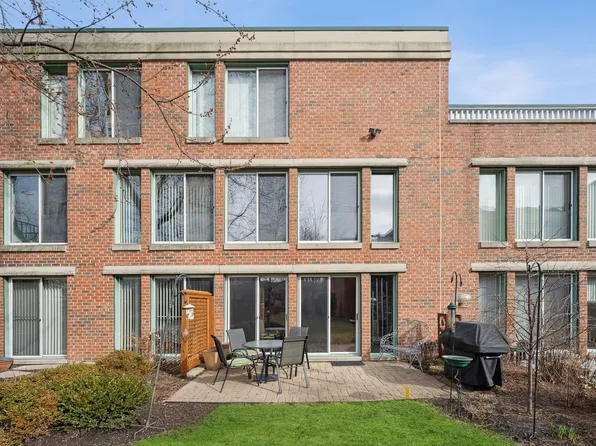 1020 Arbor Ln, Northfield, IL 60093