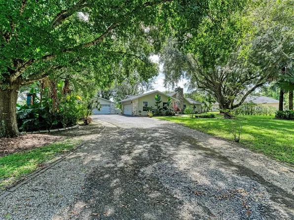 907 136th St E, Bradenton, FL 34212