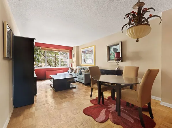 300 E 40th St APT 3W, New York, NY 10016