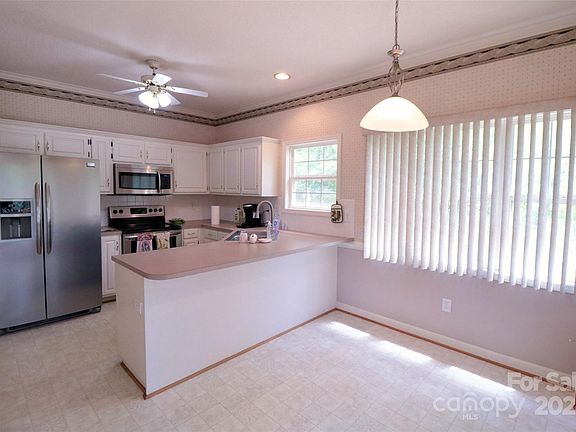 5th image of 1263 Elgin Ct