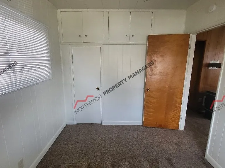 629 NW Hawthorne Pl — Photo 3