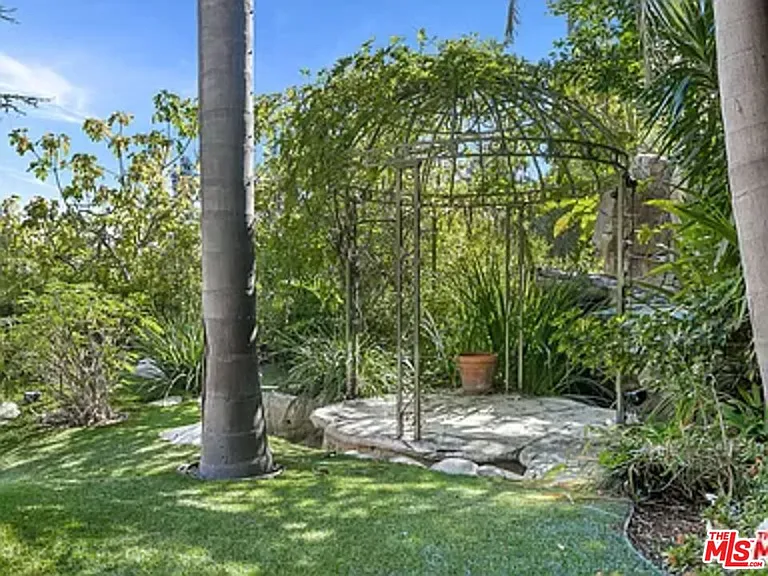 1681 Stone Canyon Rd — Photo 35