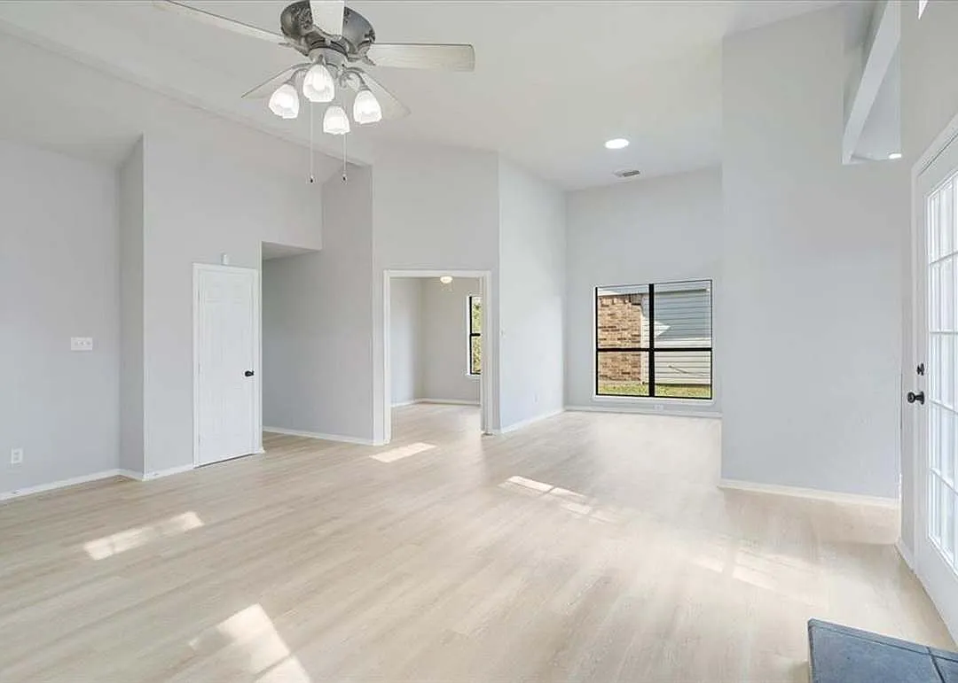 3 bed, 1321 sqft, $2,195 — Photo 3