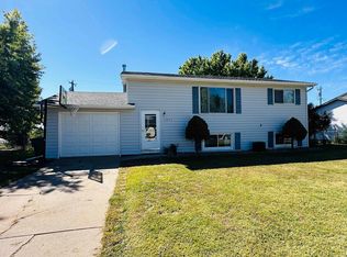 1311 E 30th Dr, Kearney, NE 68847
