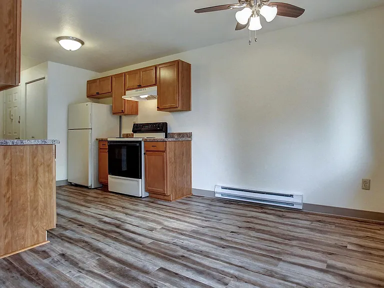 Highland Hills Apartments — Photo 15