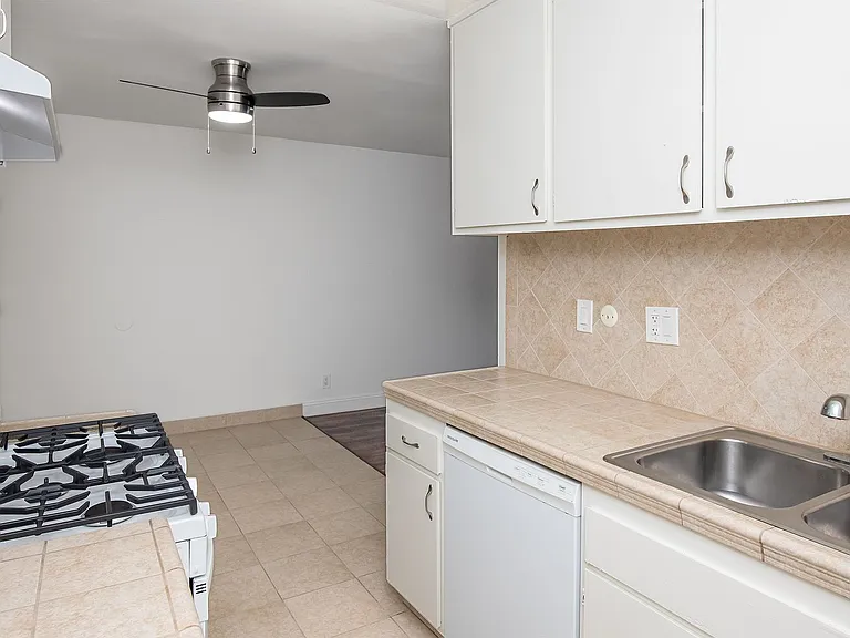 5851 Hazeltine Ave. — Photo 22