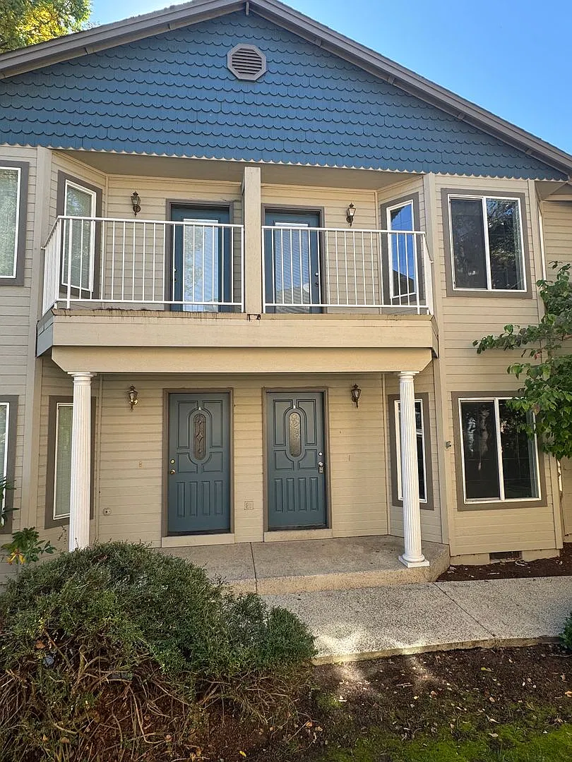 3 Bed 2.5 Bath Apartment — Photo 1
