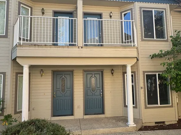 3903 Arrowhead Dr #A-d, Medford, OR 97504
