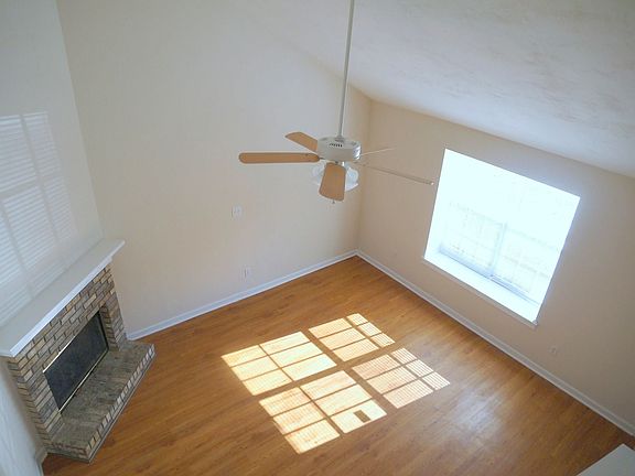 4th image of 479 Richview Park Cir E