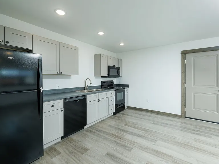 1907 Golden West Dr — Photo 3