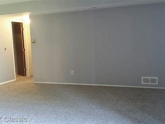 3rd image of 29850 W Twelve Mile Rd APT 507-301-1