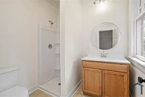 806 Vance St N — Photo 21